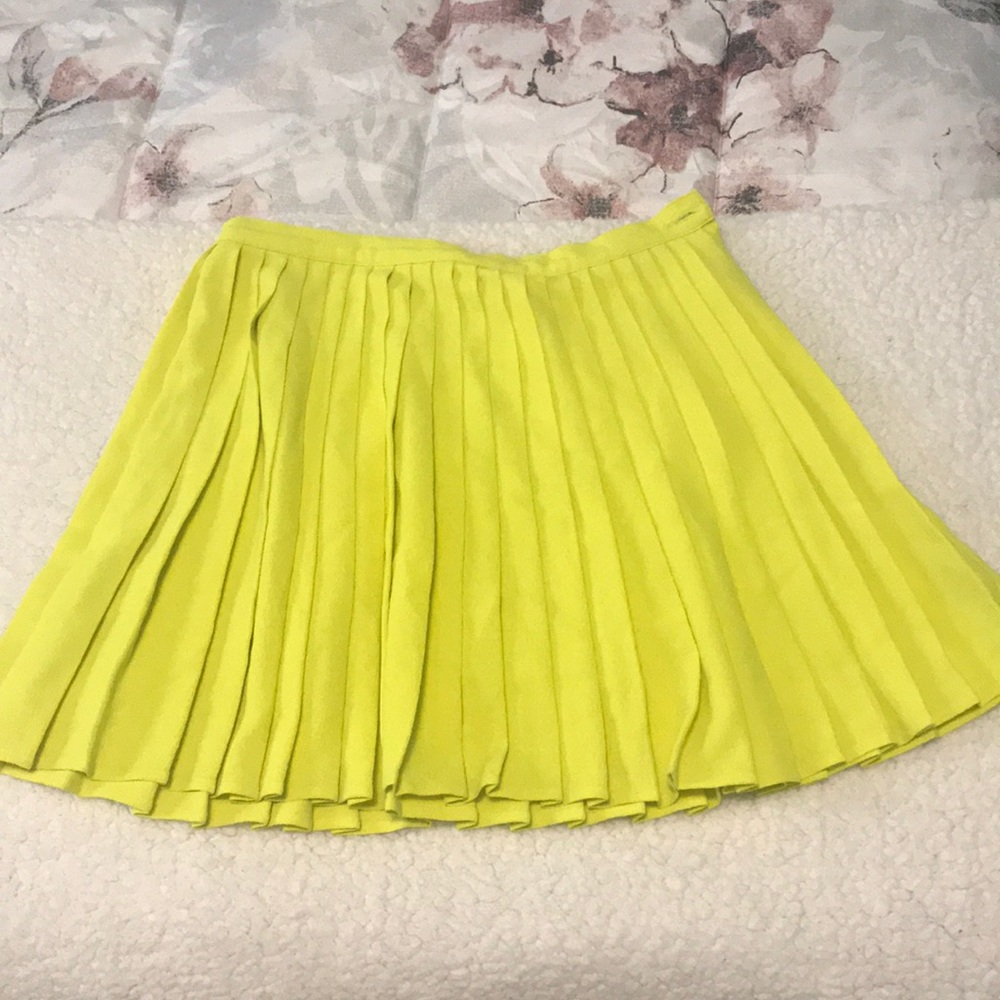 Pleated lime green skirt (Never Worn)